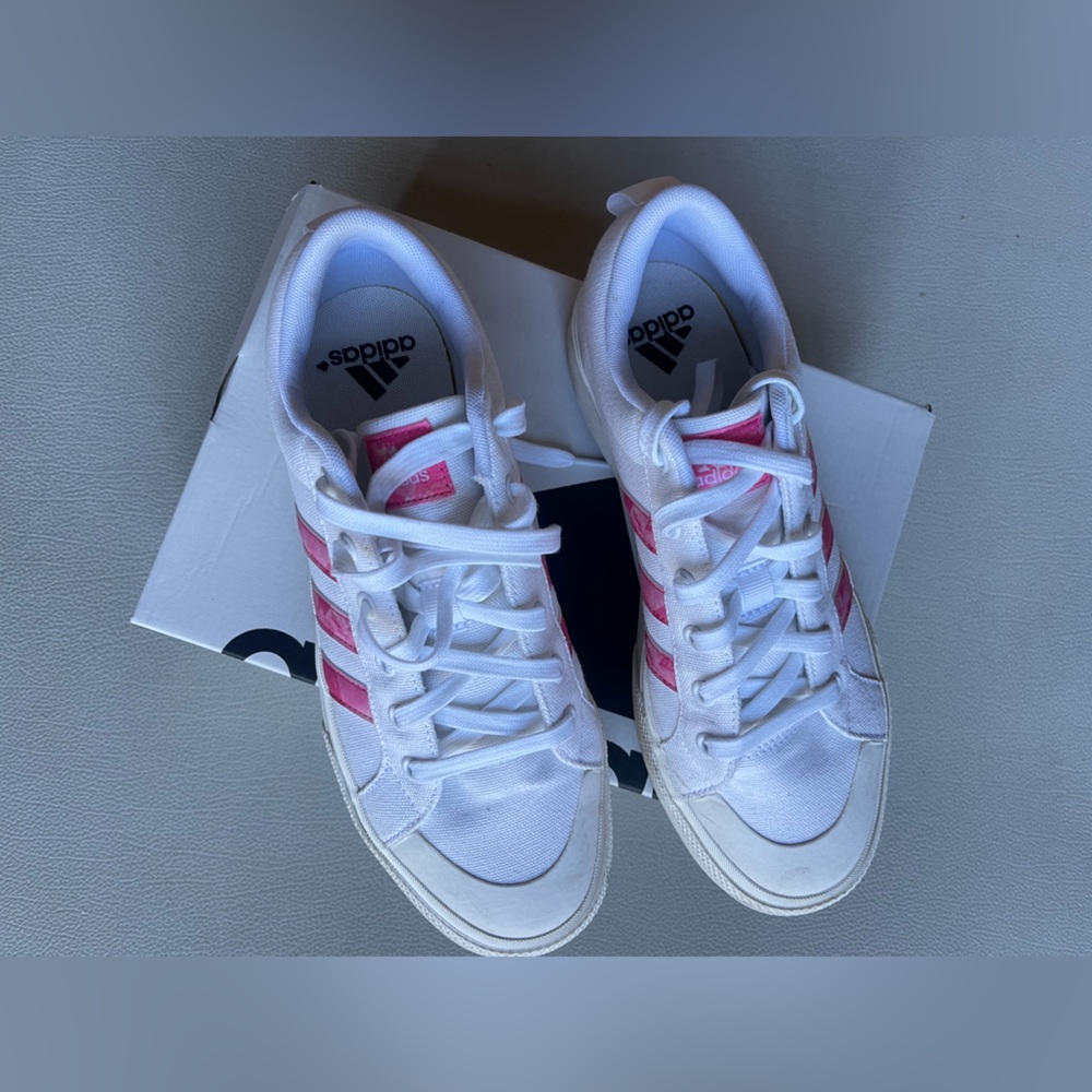 Adidas BRAVADA 2.0 PLATFORM SHOES
Size. 9.5 white and pink - Picture 5 of 8